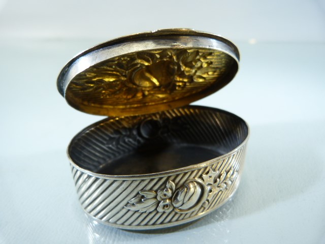 Continental silver pill box (approx weight) 35g along with various cufflinks - Image 3 of 11