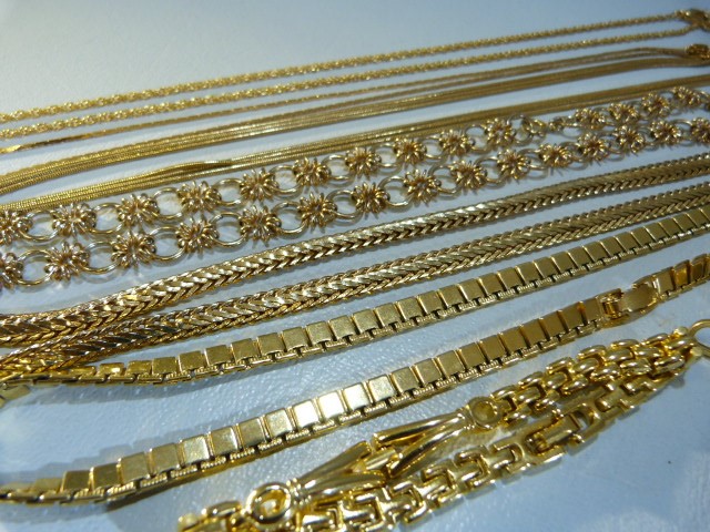 Collection of gold coloured necklaces of various styles and a gold coloured brooch. - Image 3 of 5