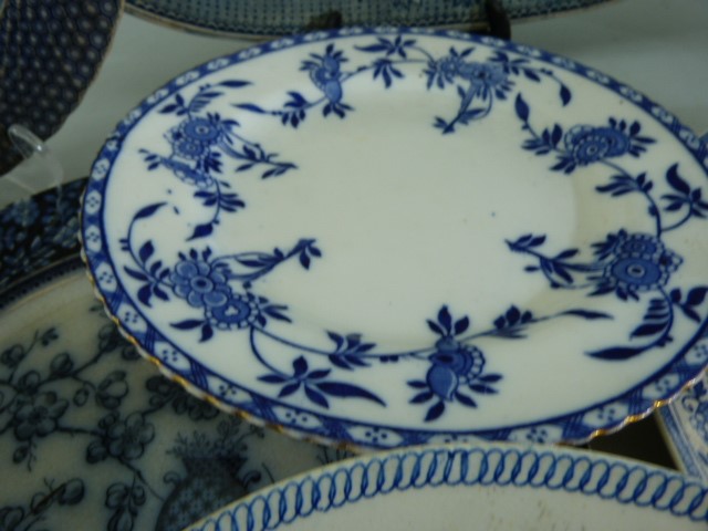 Collection of Antique plates to include a set of Three Wedgwood 19th Century blue and White - Image 7 of 7