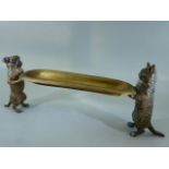 Geschutzt - A Bronze pen tray held up by Cat and Dog standing on hind legs