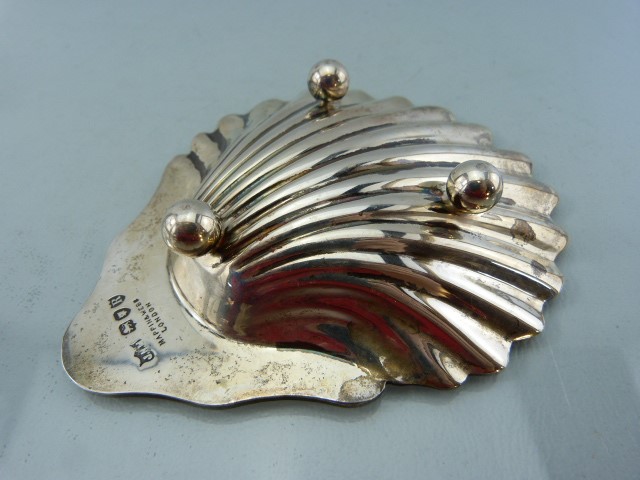 Hallmarked Silver Mappin and Webb scallop dish (Missing glass liner) 1892. - Image 2 of 3