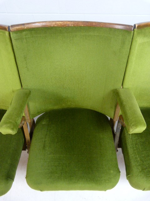 Set of four Folding 20th century Cinema theatre seats with cast iron ends and green Velour - Bild 8 aus 9
