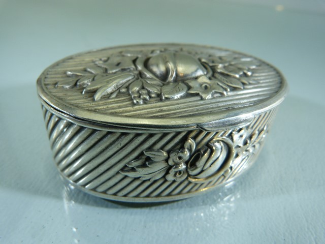 Continental silver pill box (approx weight) 35g along with various cufflinks - Image 4 of 11