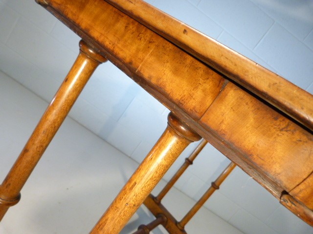 Early 19th Century Mahogany silver table on original china castors - Bild 6 aus 6