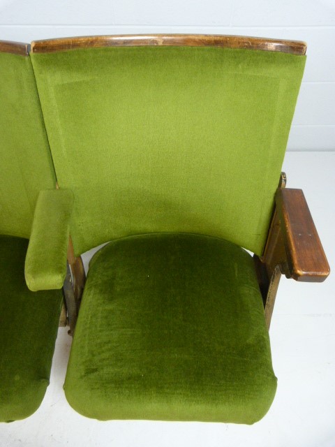 Set of four Folding 20th century Cinema theatre seats with cast iron ends and green Velour - Bild 9 aus 9