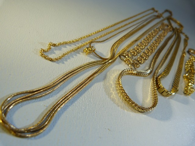 Collection of gold coloured necklaces of various styles and a gold coloured brooch. - Image 4 of 5