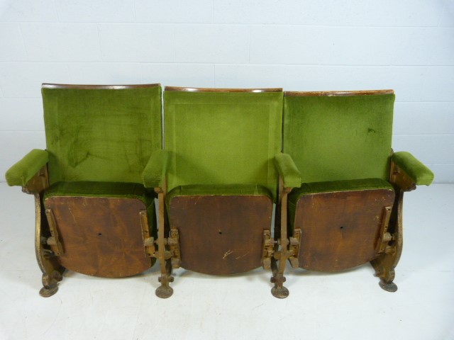 Set of three folding 20th century Cinema theatre seats with cast iron ends and green Velour - Bild 2 aus 8