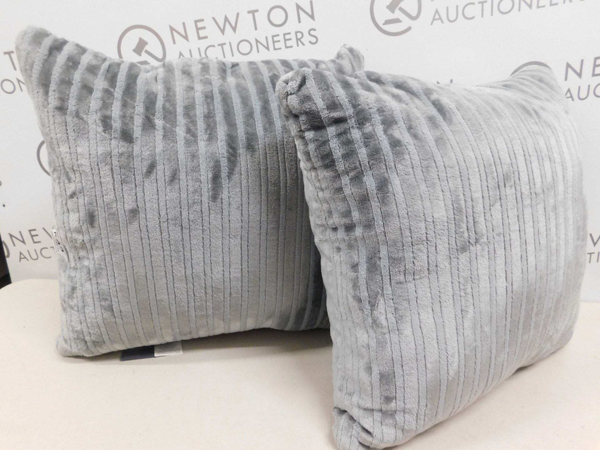 1 PAIR OF MAISON & JARDIN DUCK EGG BLUE DESIGNER CUSHIONS RRP £39.99