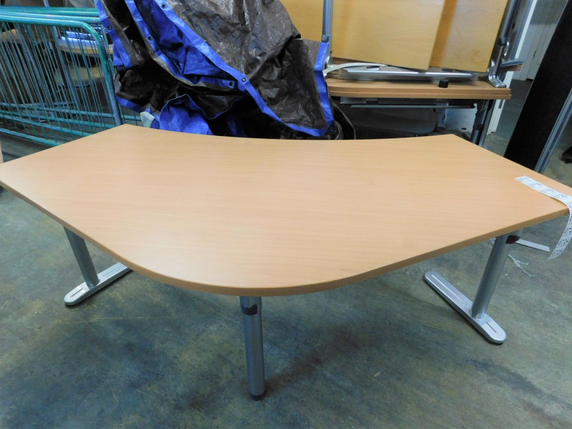 1 COMMERCIAL GRADE LARGE OFFICE CORNER DESK WITH METAL LEGS RRP £299