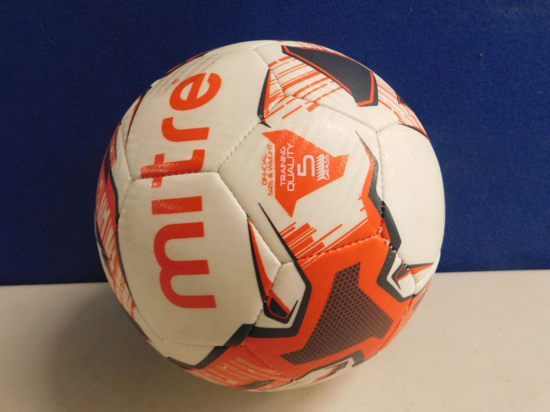 1 MITRE SIZE 5 RELAY TRAINING FOOTBALL RRP £24.99