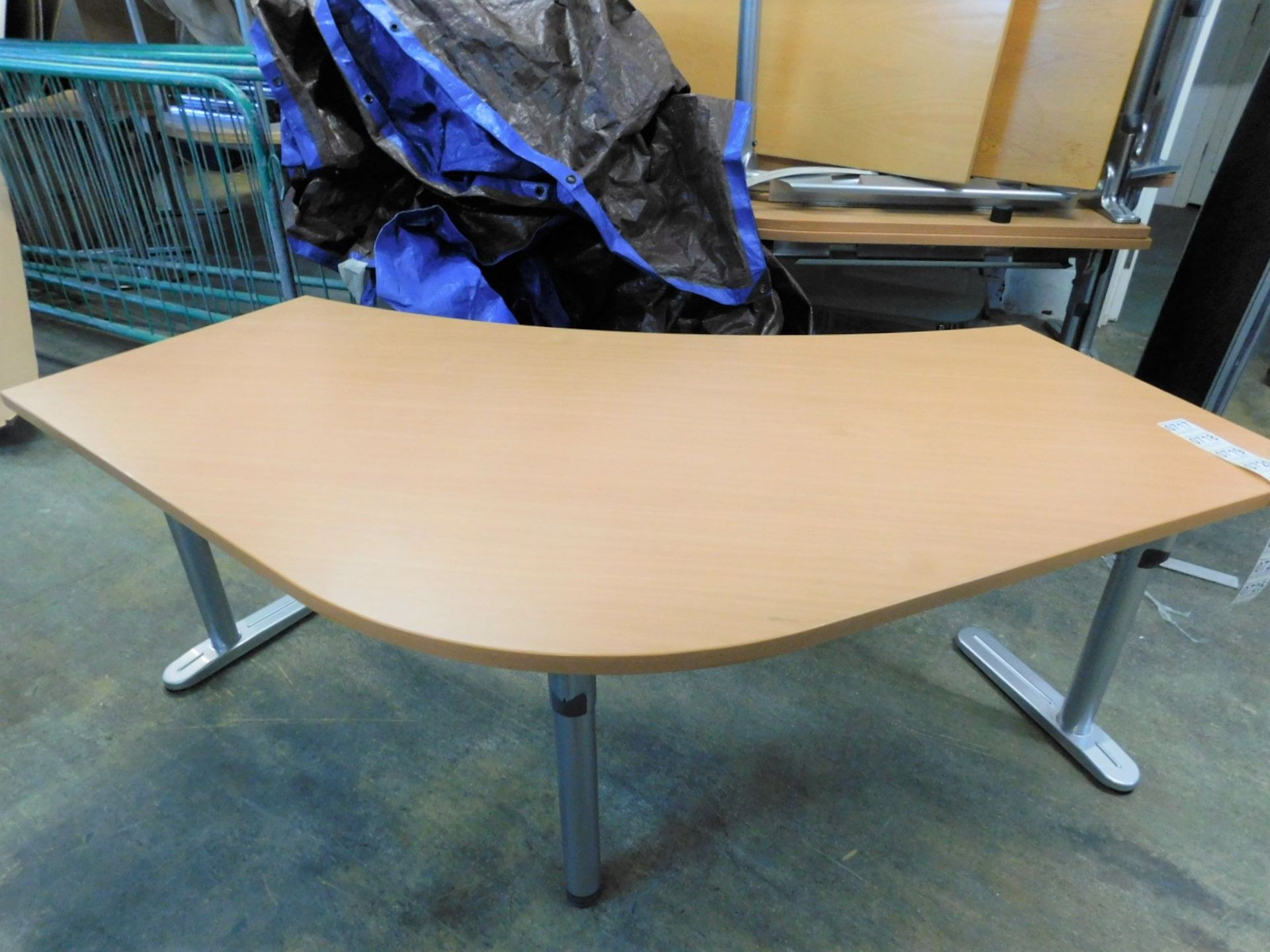 1 COMMERCIAL GRADE LARGE OFFICE CORNER DESK WITH METAL LEGS RRP £299