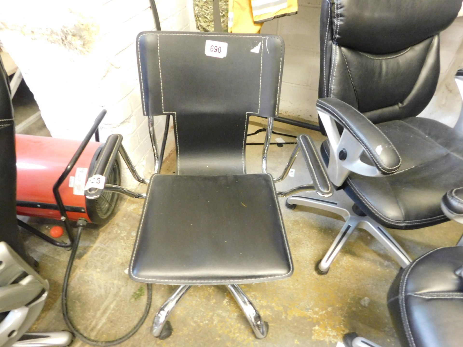 1 DORADO BLACK AND CHROME OFFICE CHAIR RRP £129.99