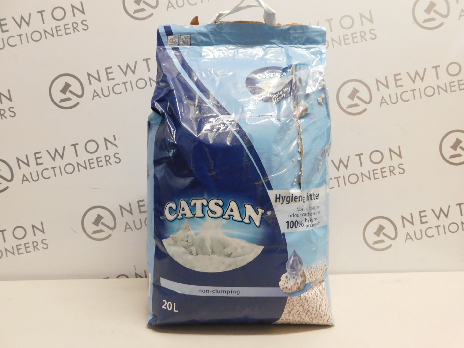 1 BAG OF CATSAN CAT LITTER RRP £34.99