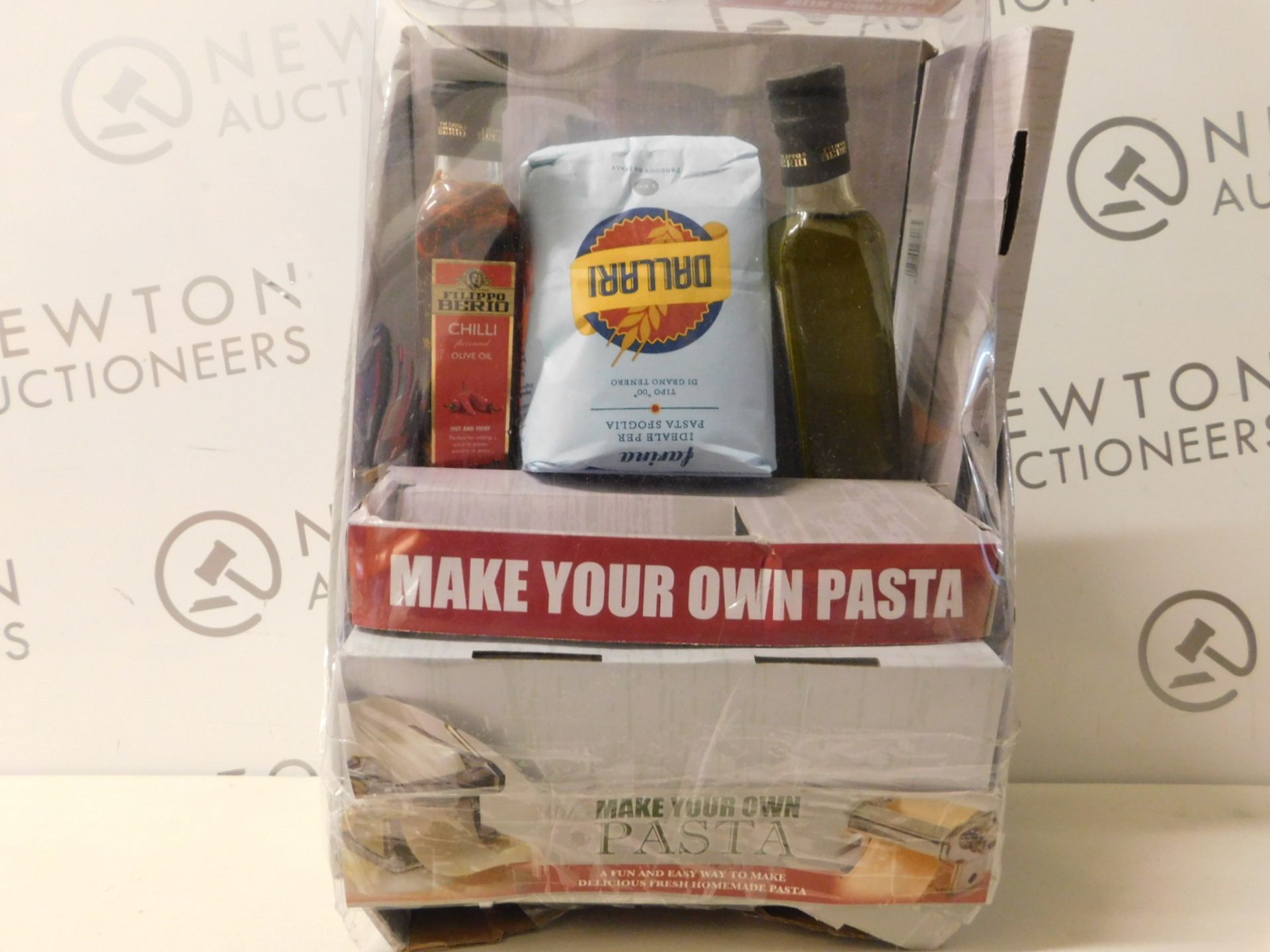 1 PACK OF ITALLIAN COLLECTION PASTA MAKER WITH FLAVOURED OLIVE OIL RRP £29.99