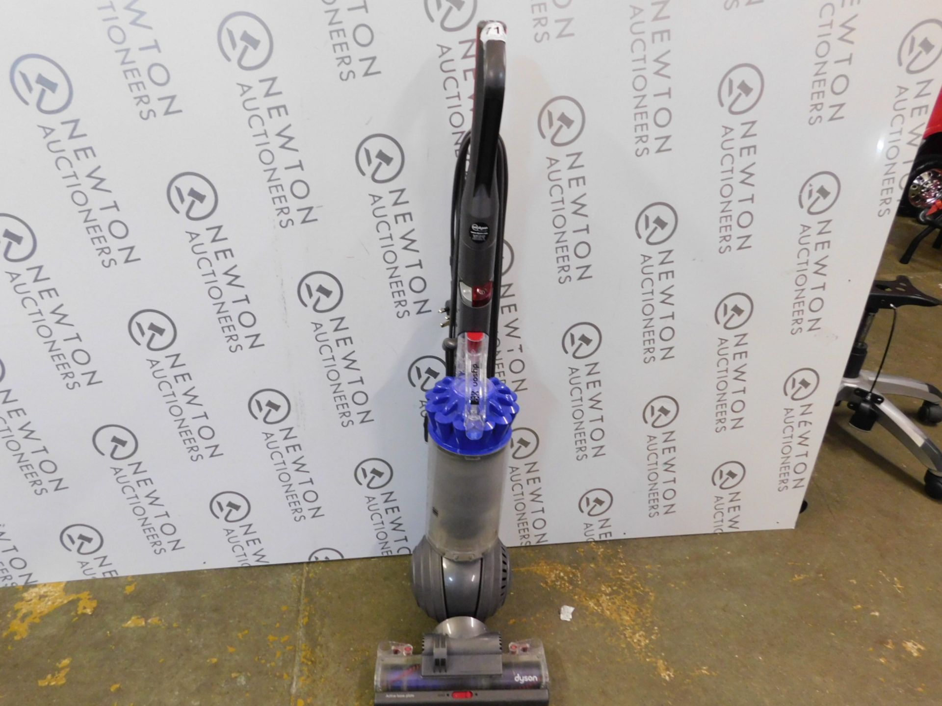 1 DYSON DC40 ANIMAL MULTI FLOOR UPRIGHT VACUUM CLEANER RRP £389.99