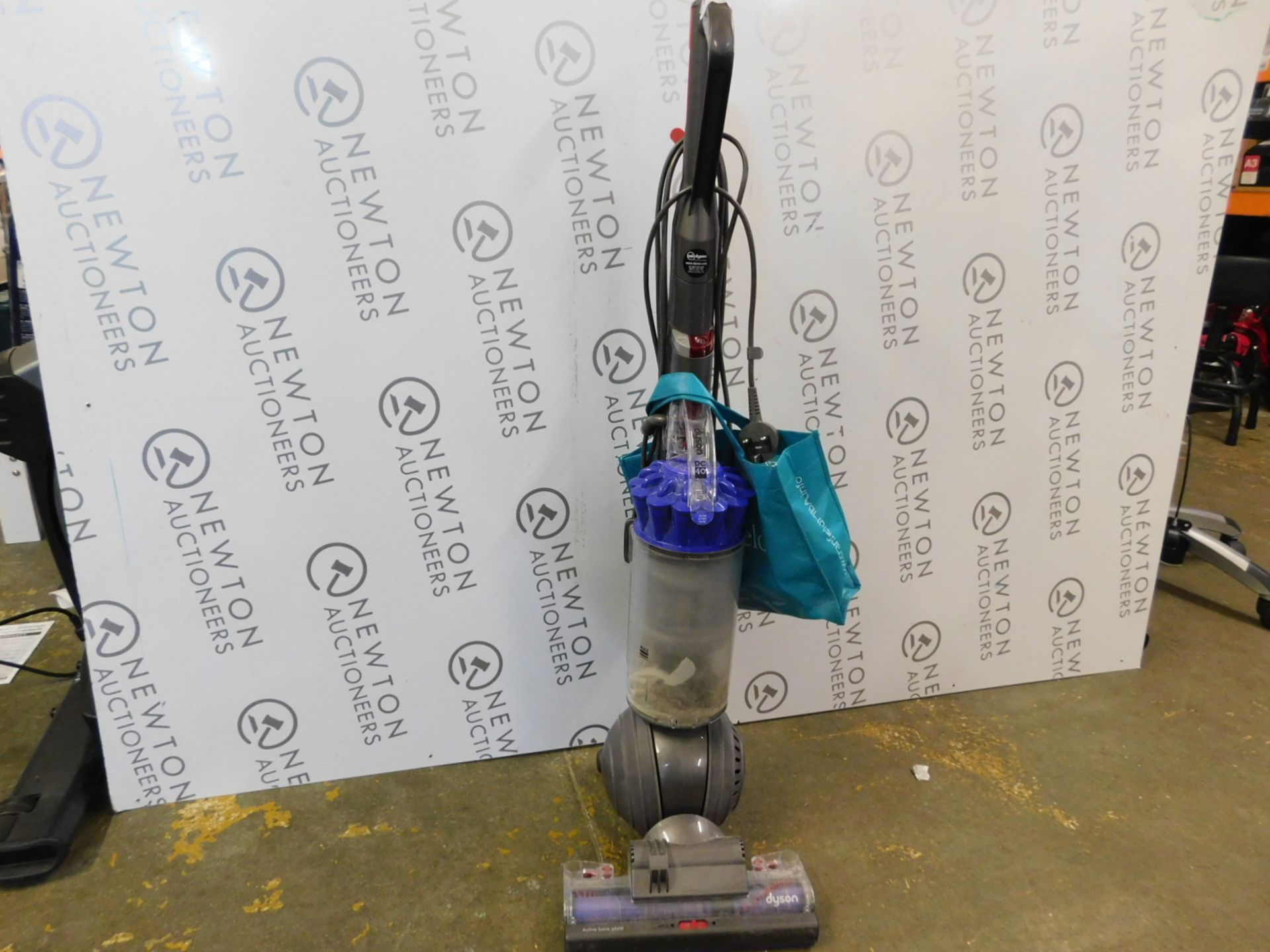 1 DYSON DC40 ANIMAL MULTI FLOOR UPRIGHT VACUUM CLEANER RRP £389.99