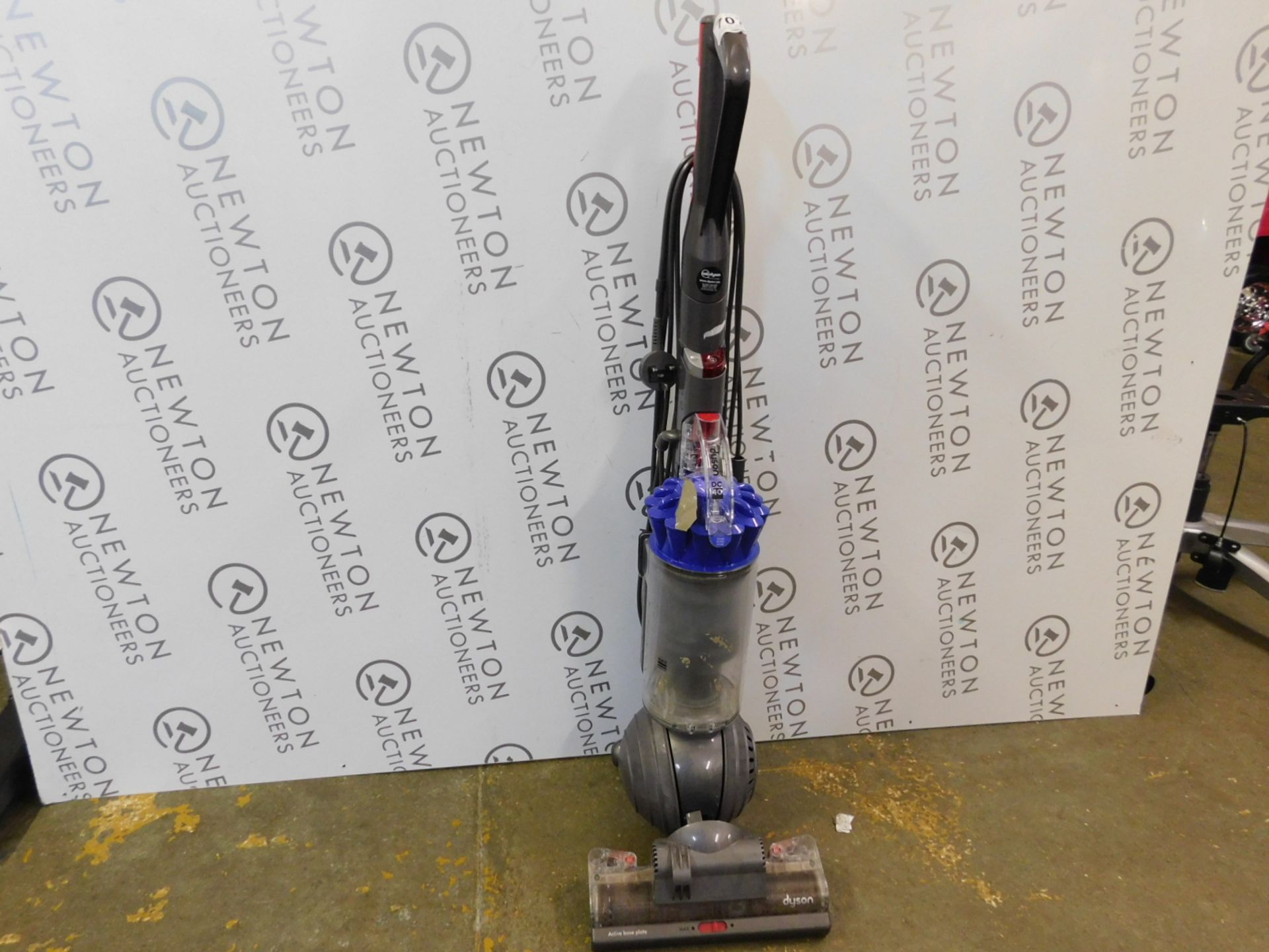 1 DYSON DC40 ANIMAL MULTI FLOOR UPRIGHT VACUUM CLEANER RRP £389.99