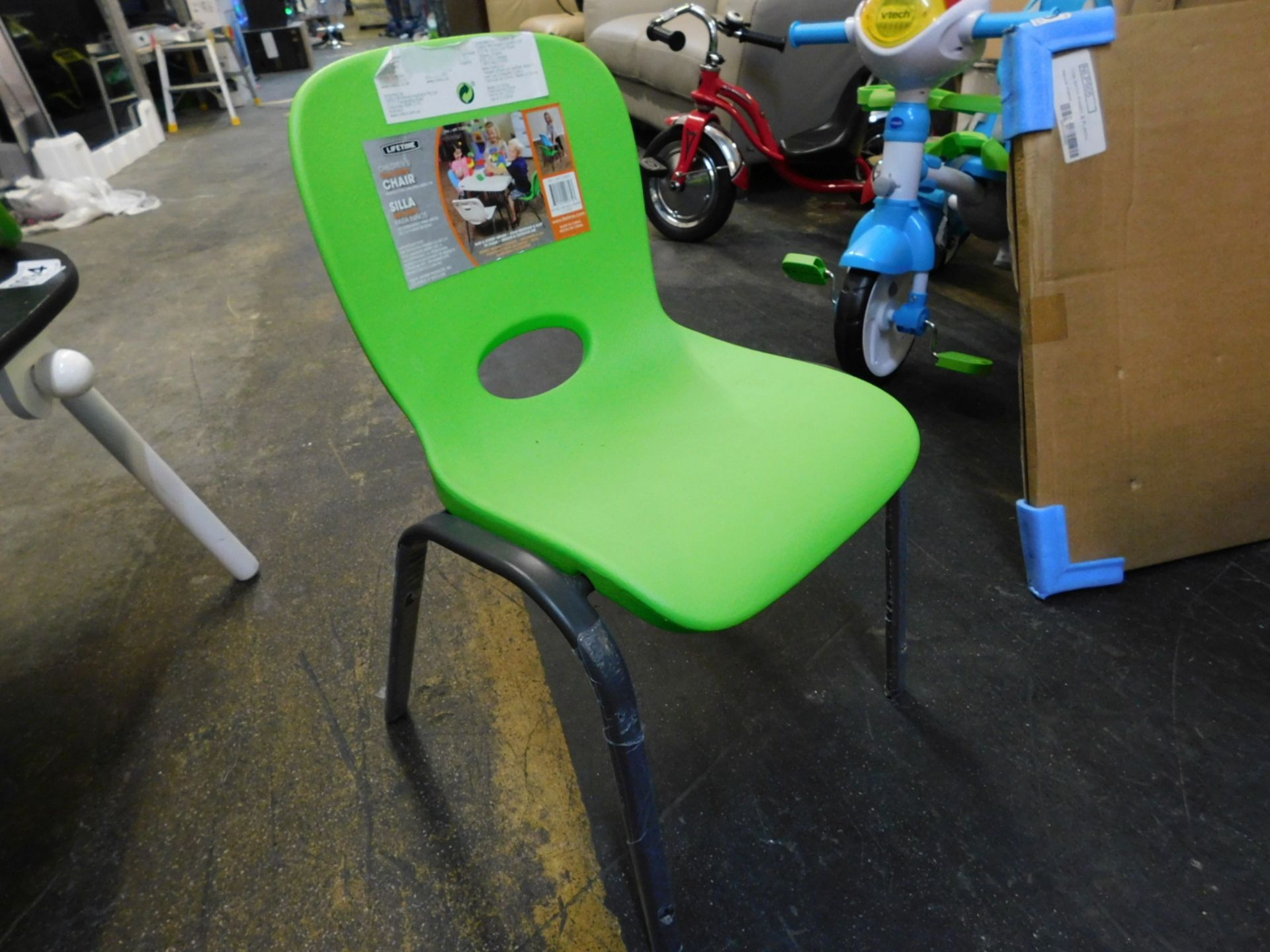 1 LIFETIME CONTEMPORARY STACKING CHAIR (LIME GREEN) RRP £29.99