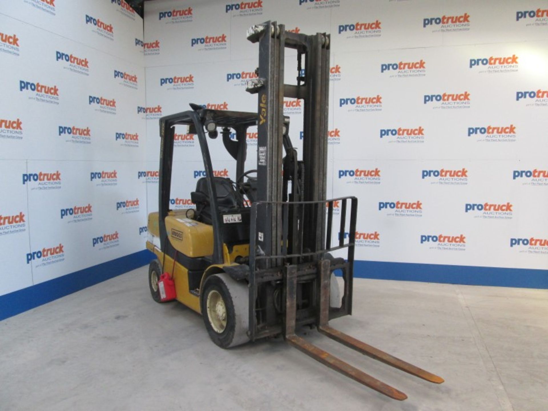 YALE GDP30VX E2795 Plant Diesel - VIN: B875B20927H - Year: 2010 - 4,057 Hours - Triplex Forklift, - Image 2 of 7