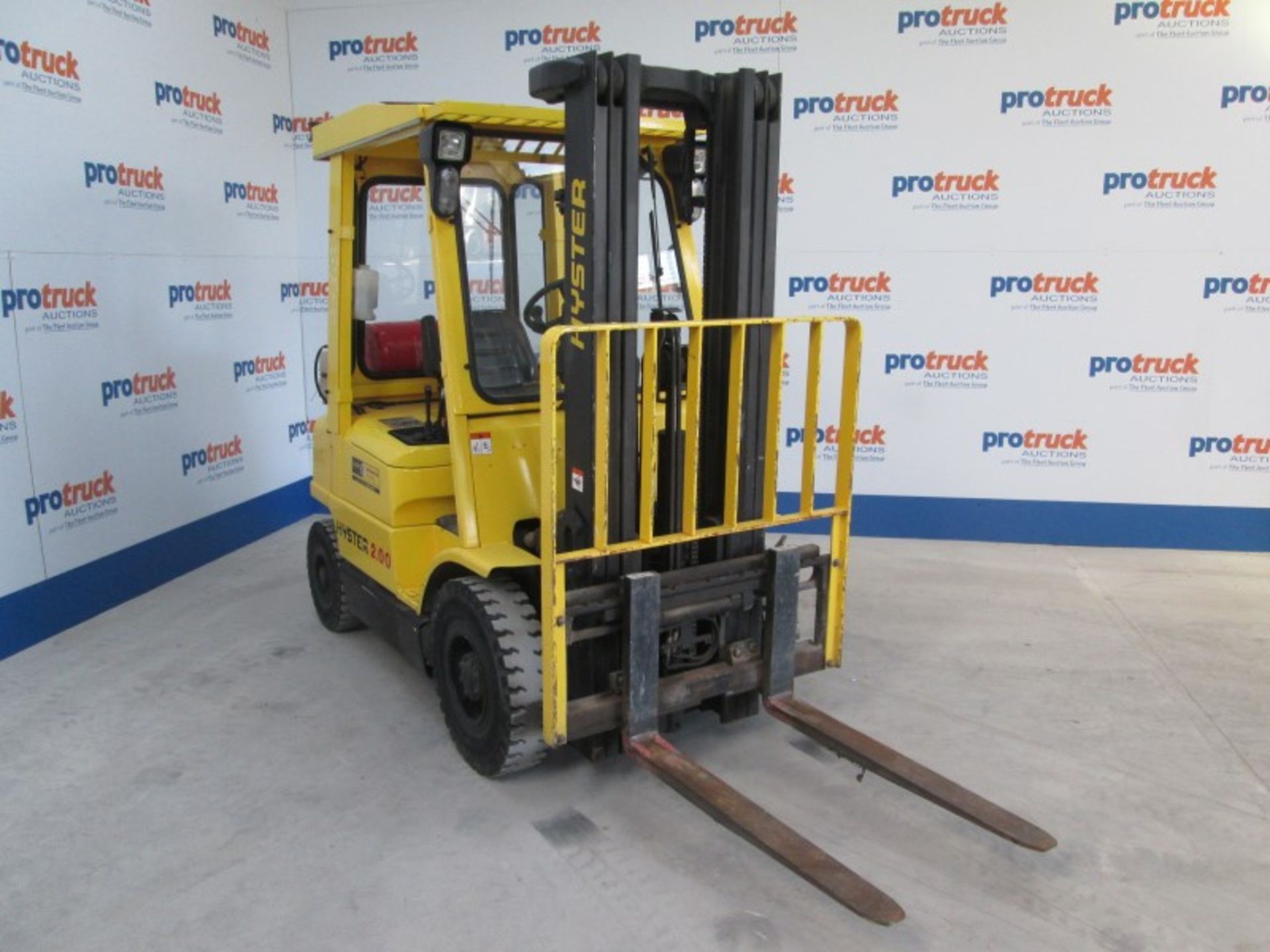 HYSTER H2.00XM Plant LPG / CNG - VIN: H177B57872 - Year: 2005 - 6,712 Hours - Triplex Forklift, R. - Image 2 of 7