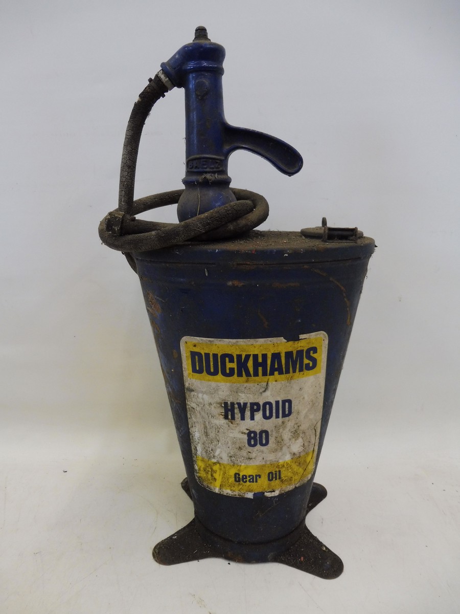 A forecourt greaser with Duckhams Hypoid 80 Gear Oil decal.