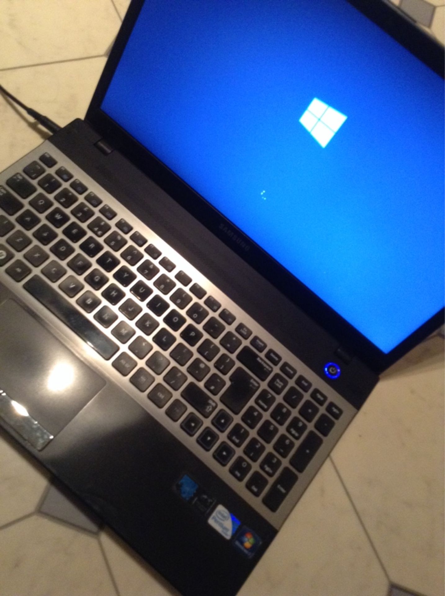 samsung notebook np300v5a 6/8gb windows 10 installed unregistered but problems loading needs wipe - Image 6 of 10