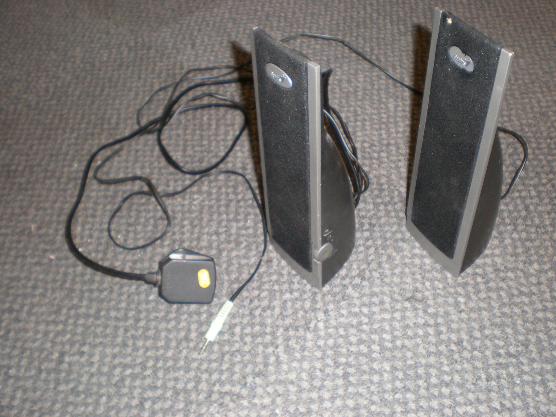 Pair Mains Powerd Computer Speakers With 240V Plug And Sub PLEASE READ LOT 0 AS THE IMPORTANT - Image 3 of 3