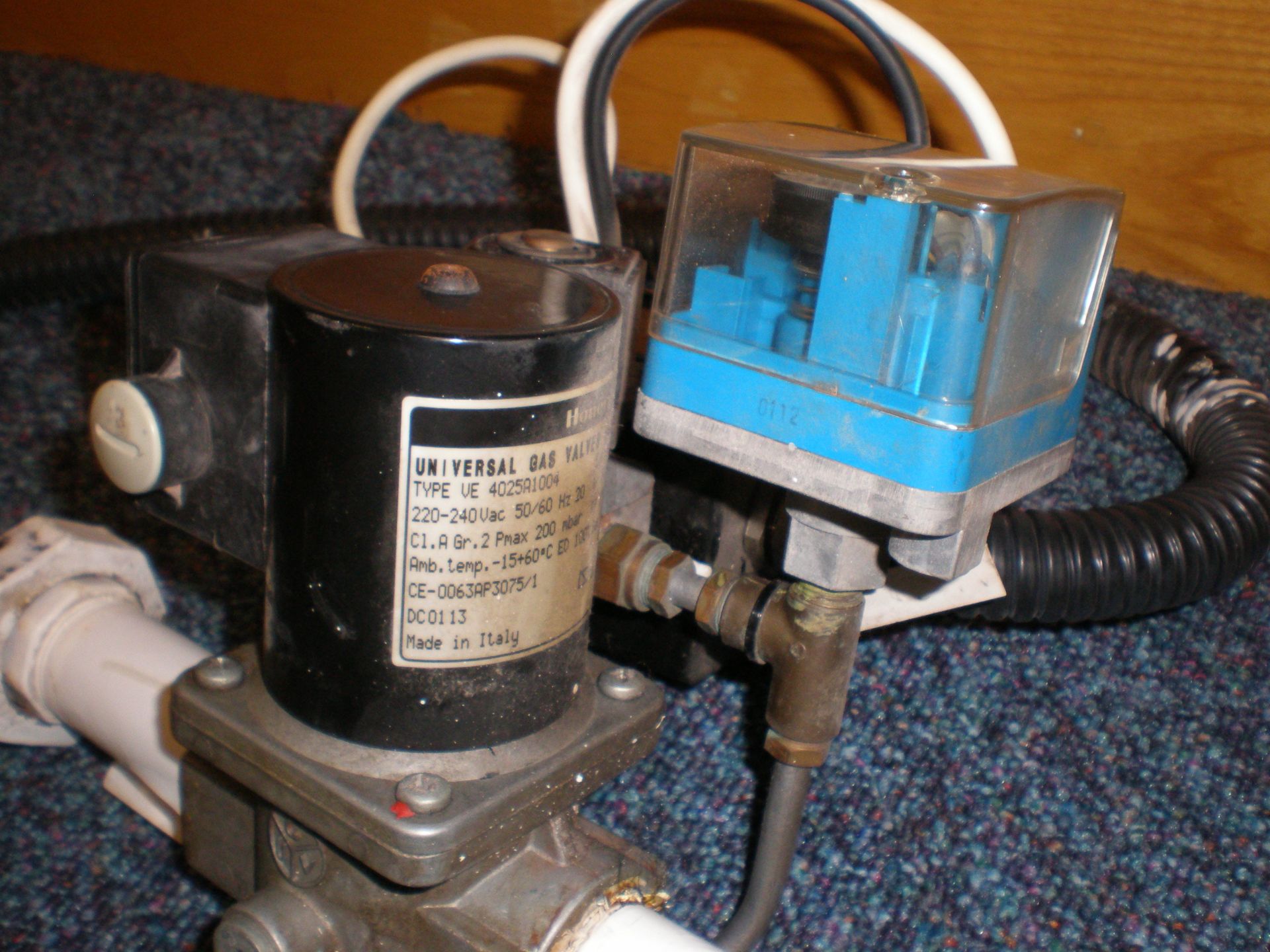 Honeywell Universal Gas Valves Ip54 200 Mbar Max Made In Italy Electronic Gas Valve Used To Cut - Image 5 of 9