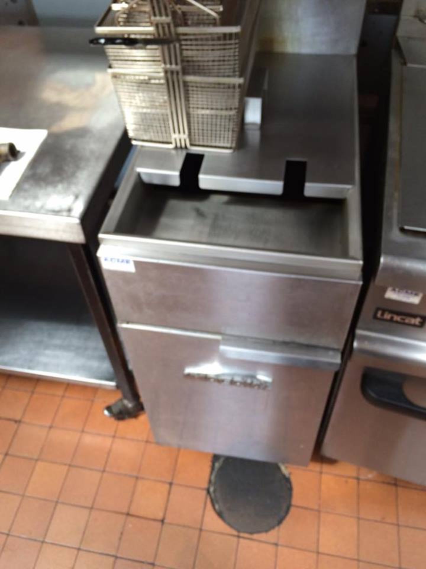 Imperial Single Fryer Gas PLEASE READ LOT 0 AS THE IMPORTANT INFORMATION DIFFERS FROM OUR USUAL