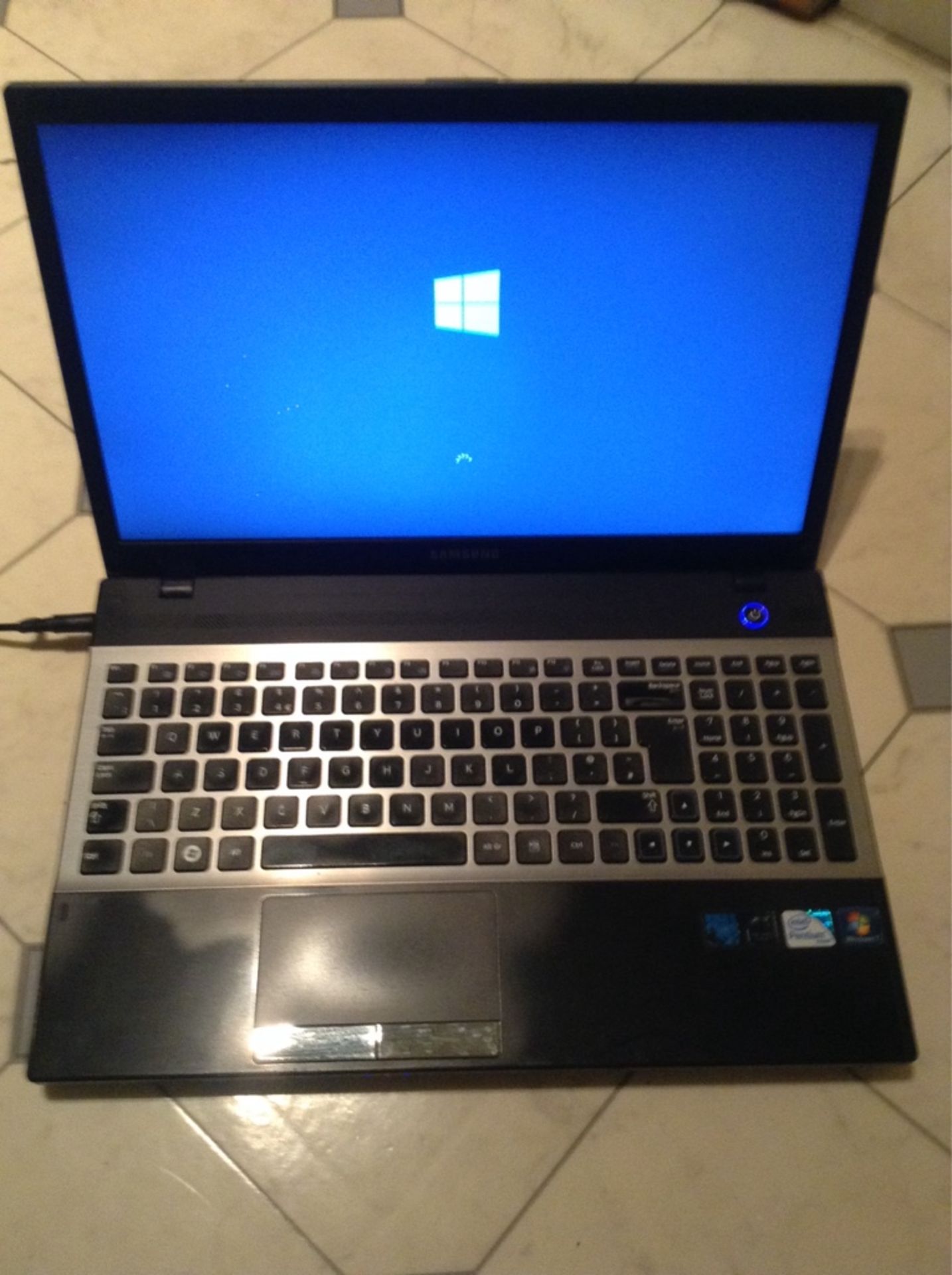 samsung notebook np300v5a 6/8gb windows 10 installed unregistered but problems loading needs wipe