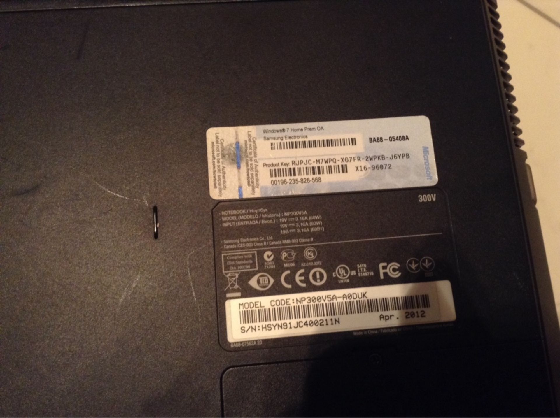 samsung notebook np300v5a 6/8gb windows 10 installed unregistered but problems loading needs wipe - Image 10 of 10