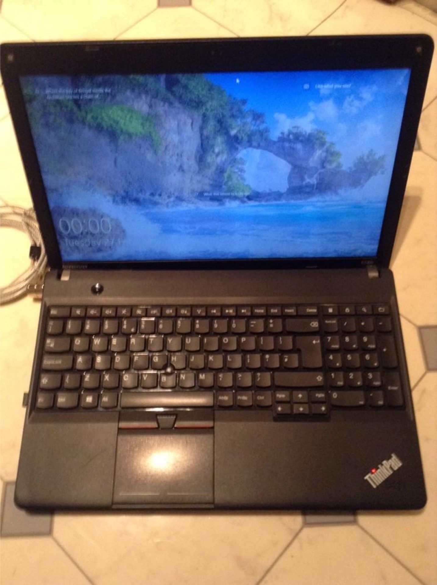 Lenovo business e530c genuine windows 10 fully working think pad edge 4g64-bitt os win 10 PLEASE