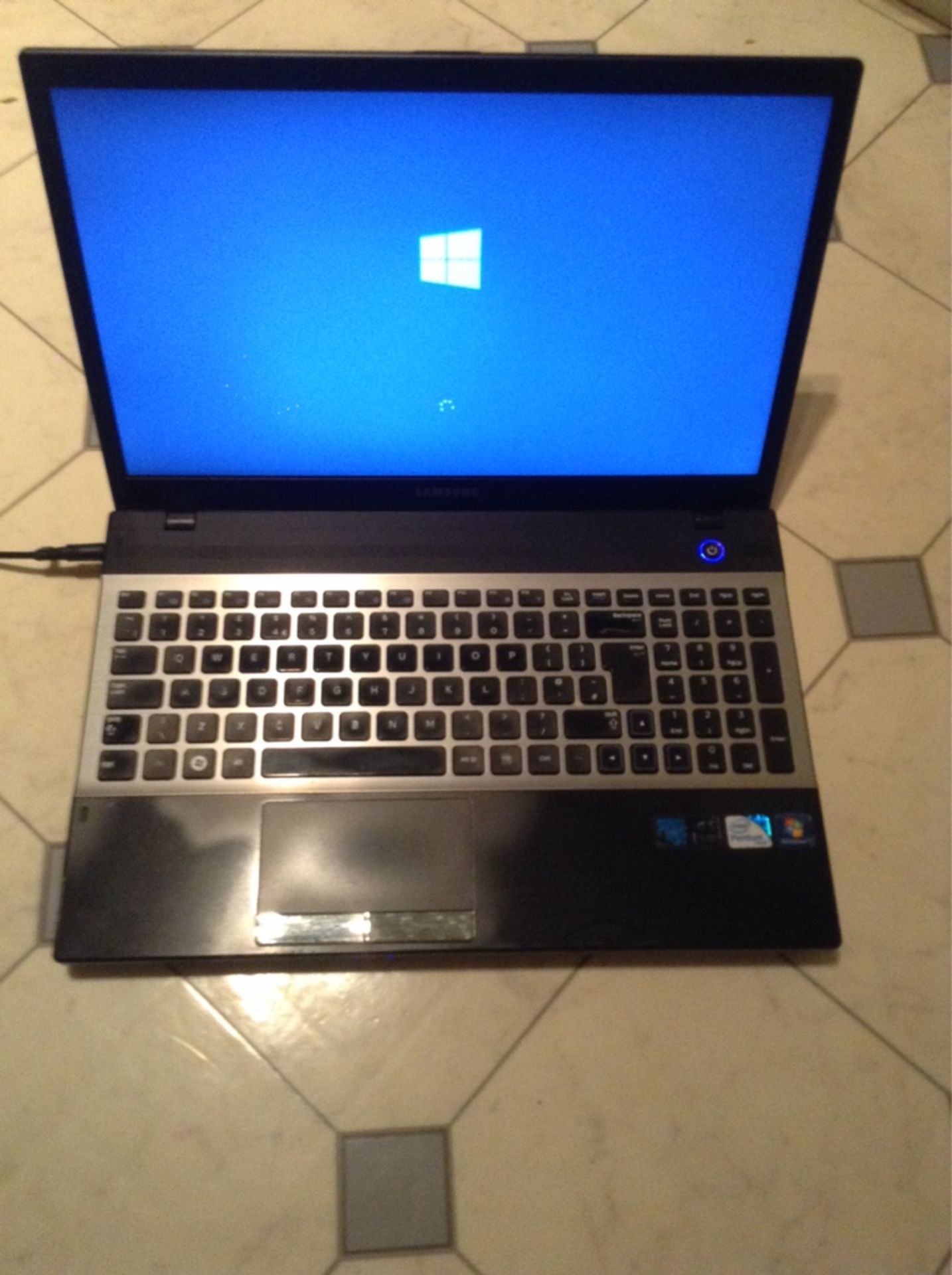 samsung notebook np300v5a 6/8gb windows 10 installed unregistered but problems loading needs wipe - Image 2 of 10