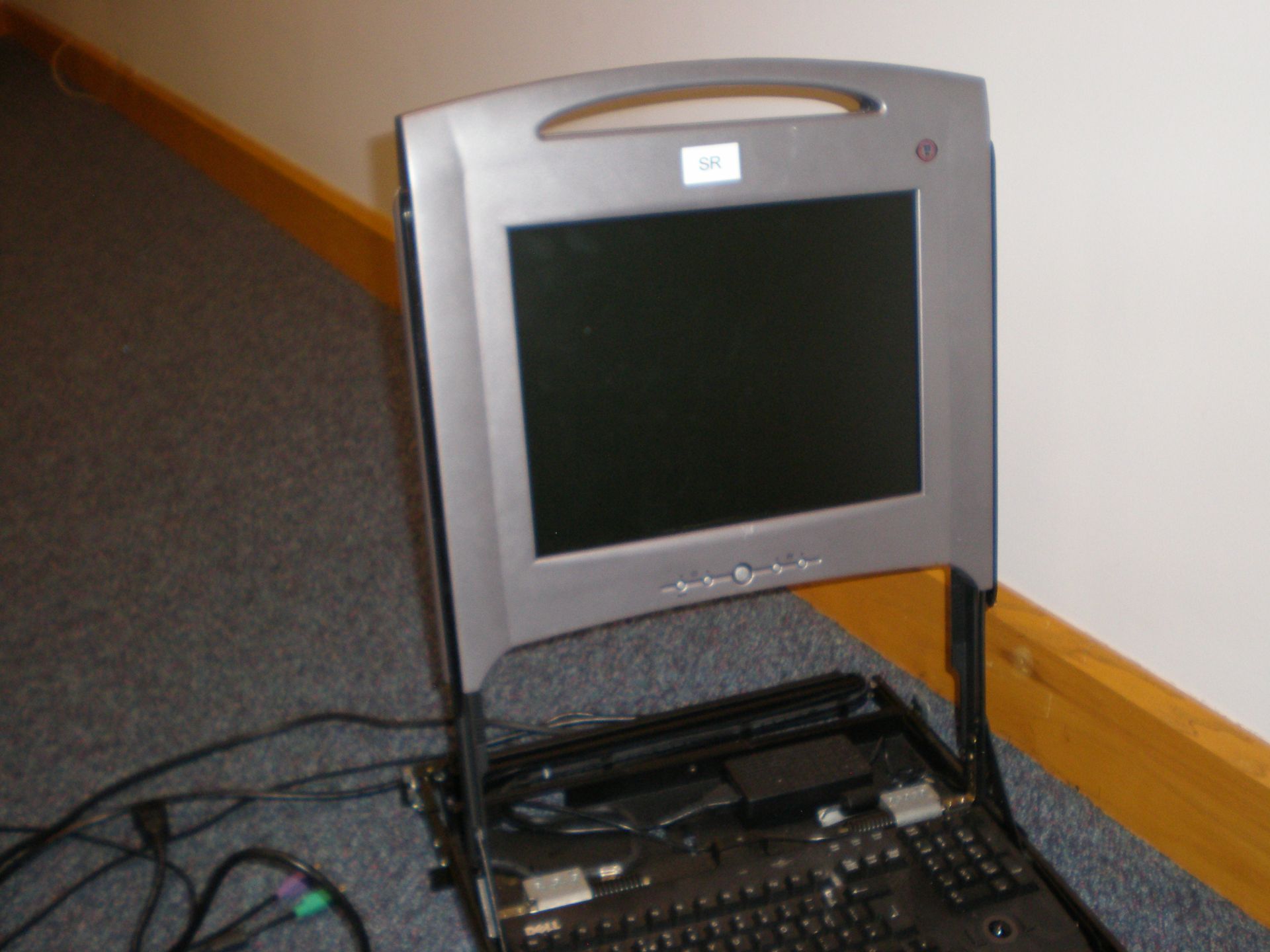 Power Edge Rack Console 15Fp Server Rack Mountable Screen And Keyboard Takes 1U Of Space In A Rack - Image 5 of 10