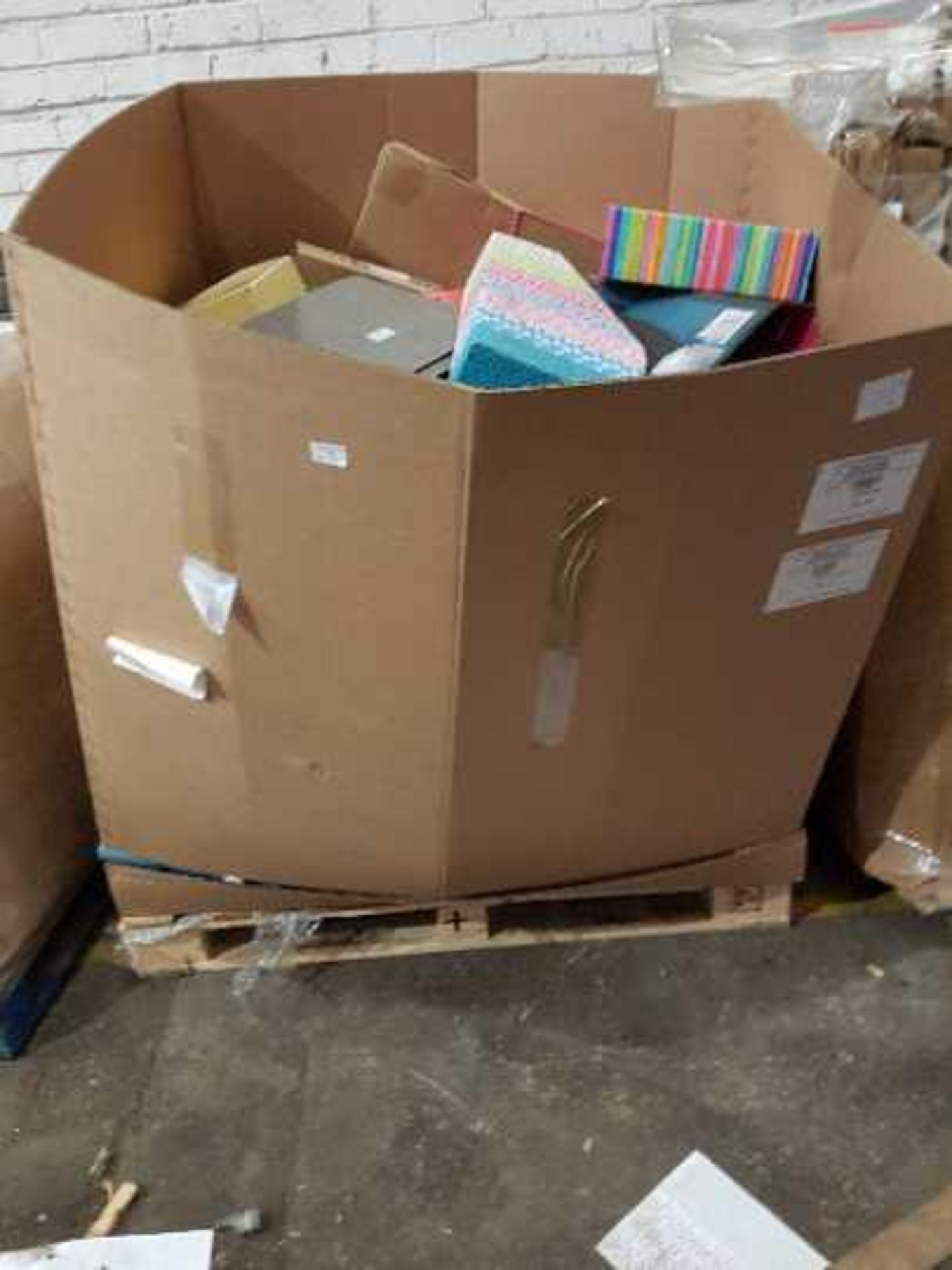 Pallet of Approx 50 Stationary items all unchecked