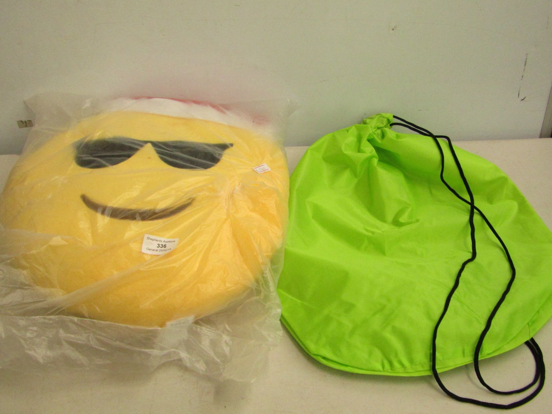 Approx 80x green draw string bags & 1x Sunglasses santa hat emoji cushion.