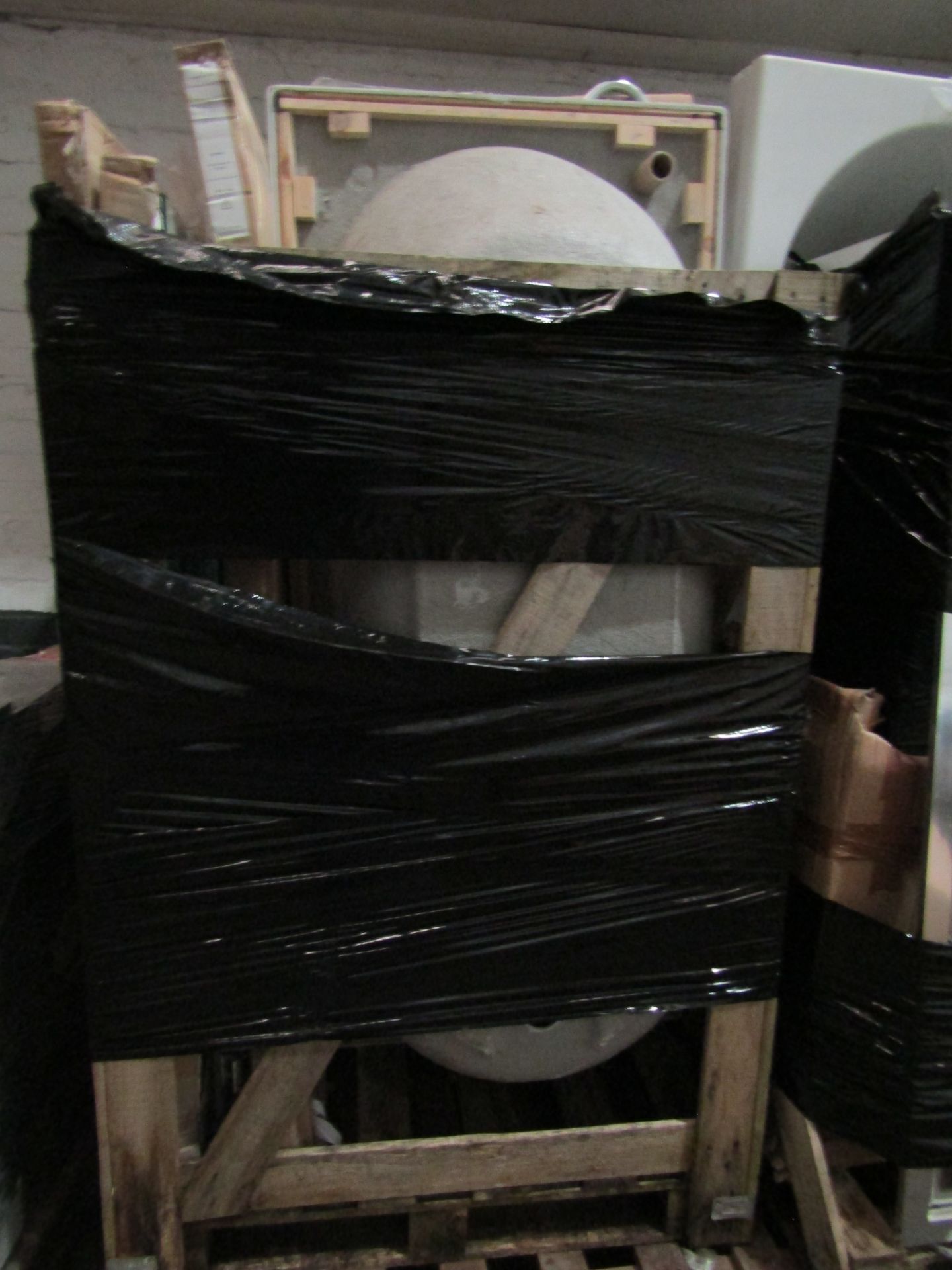3x Pallets containing bathroom items such as showe screens, approx 6x baths, shower trays and more. - Image 3 of 3