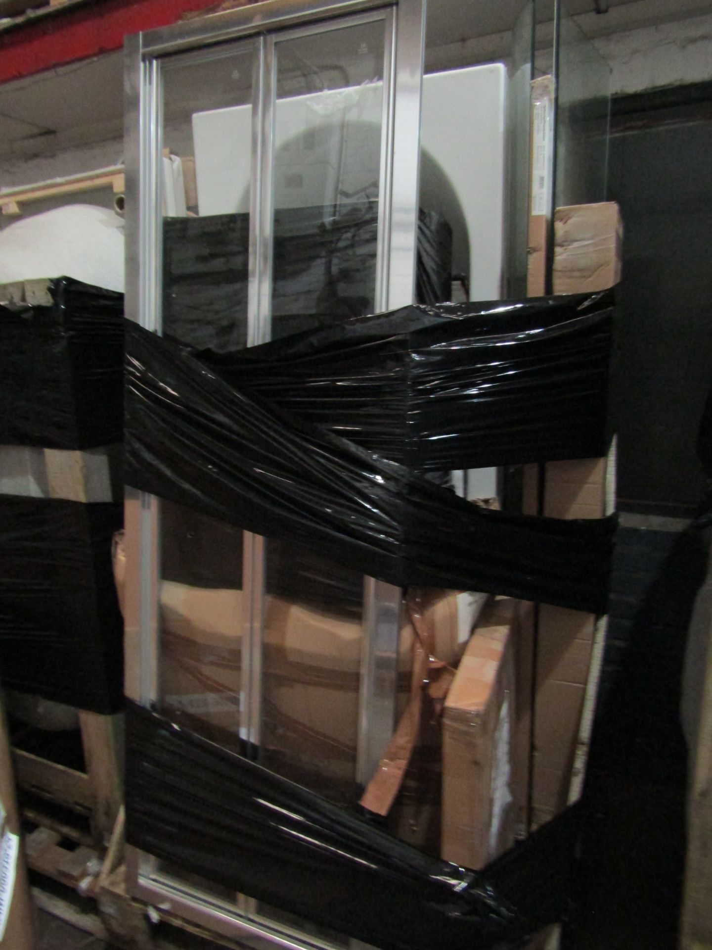 3x Pallets containing bathroom items such as showe screens, approx 6x baths, shower trays and more. - Image 2 of 3