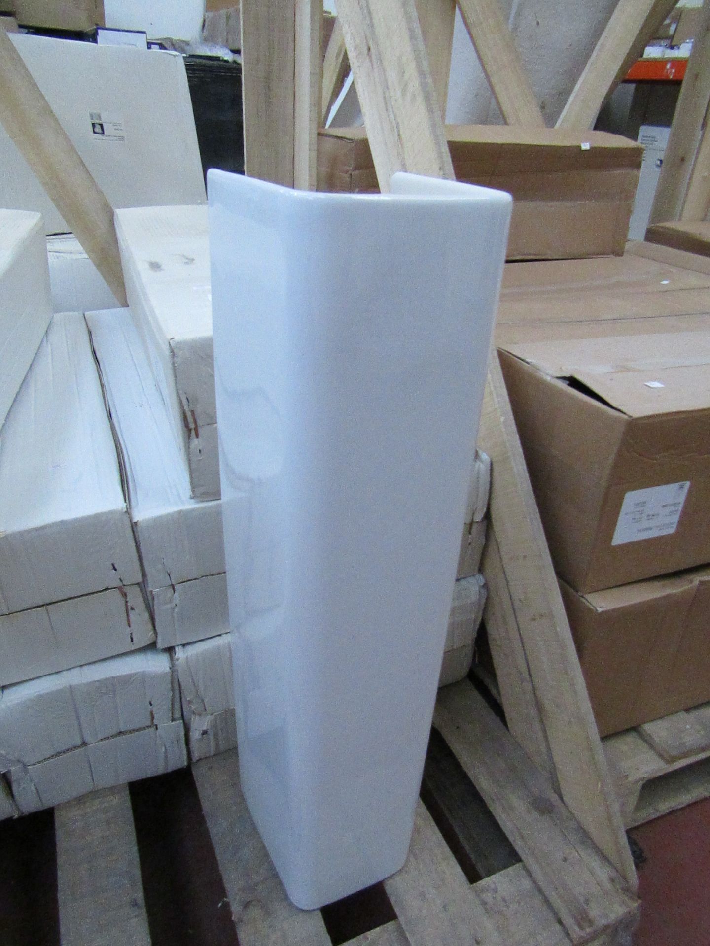 White rowan full pedestal 69cm tall, new and boxed.