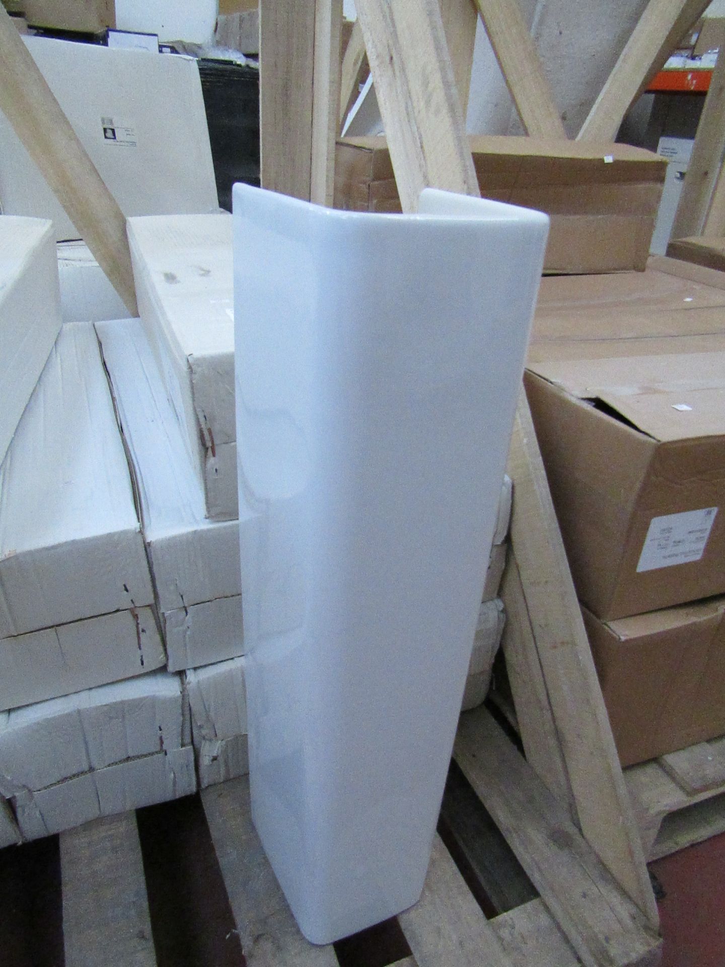 White rowan full pedestal 69cm tall, new and boxed.