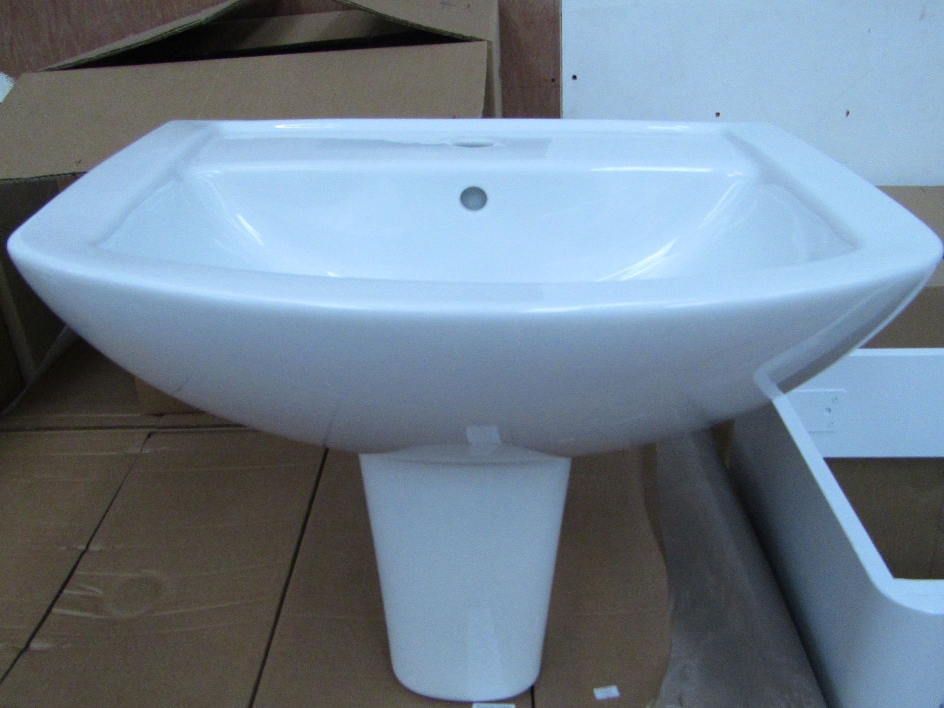 Smart bathroom basin set, includes; 600 White basin 1TH and Matching smart semi pedestal. Both new