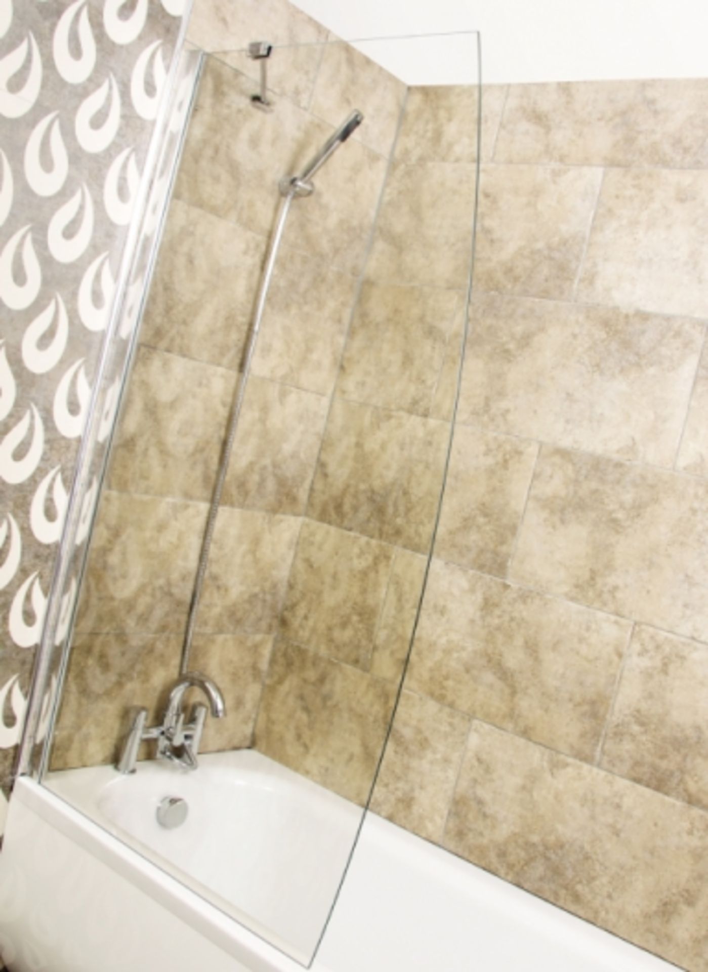 Dovcor Moreno bath and matching Moreno Right hand hinged glass screen (D.003.004RH). Both new in - Image 2 of 3