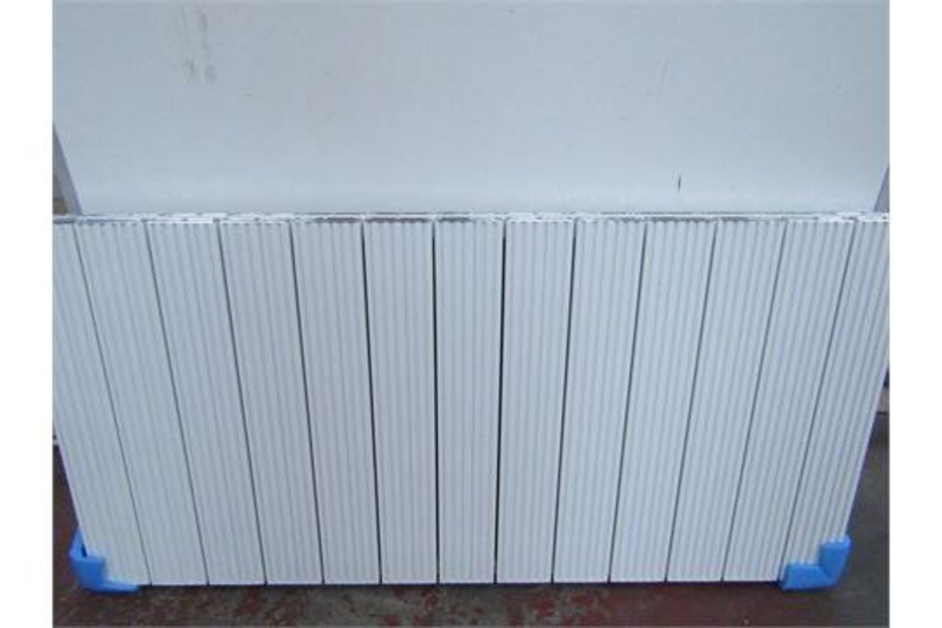 Carisa Nemo monza double radiator, horizontal, 1230mm x 600mm, white colour. Dented and boxed. - Image 3 of 3