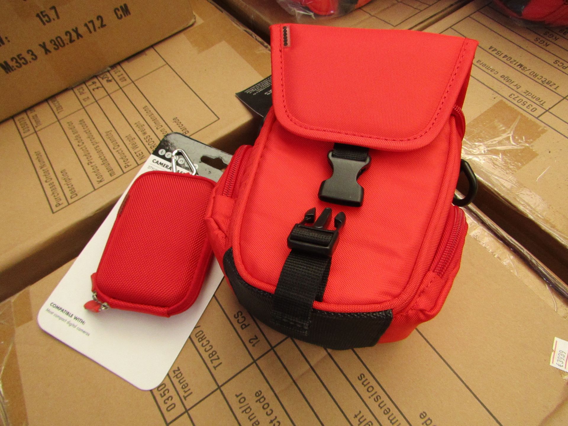 2x Trendz bridge camera case red, new in packaging.