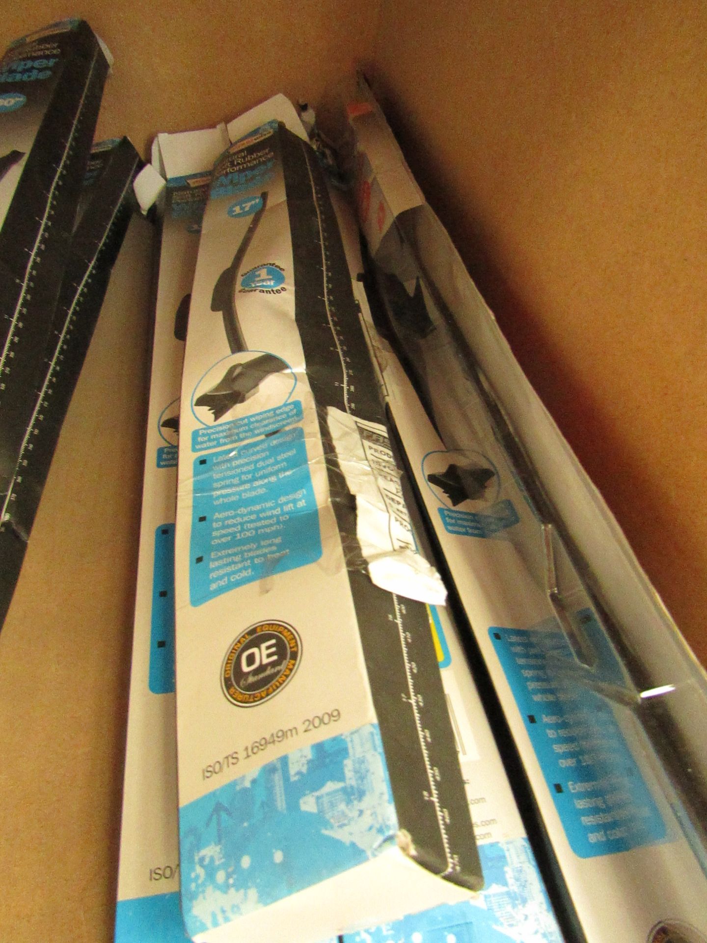 Lot of 5x various sized wiper blades (sizes include: 17", 18", 19", 23" and 28"), all unchecked