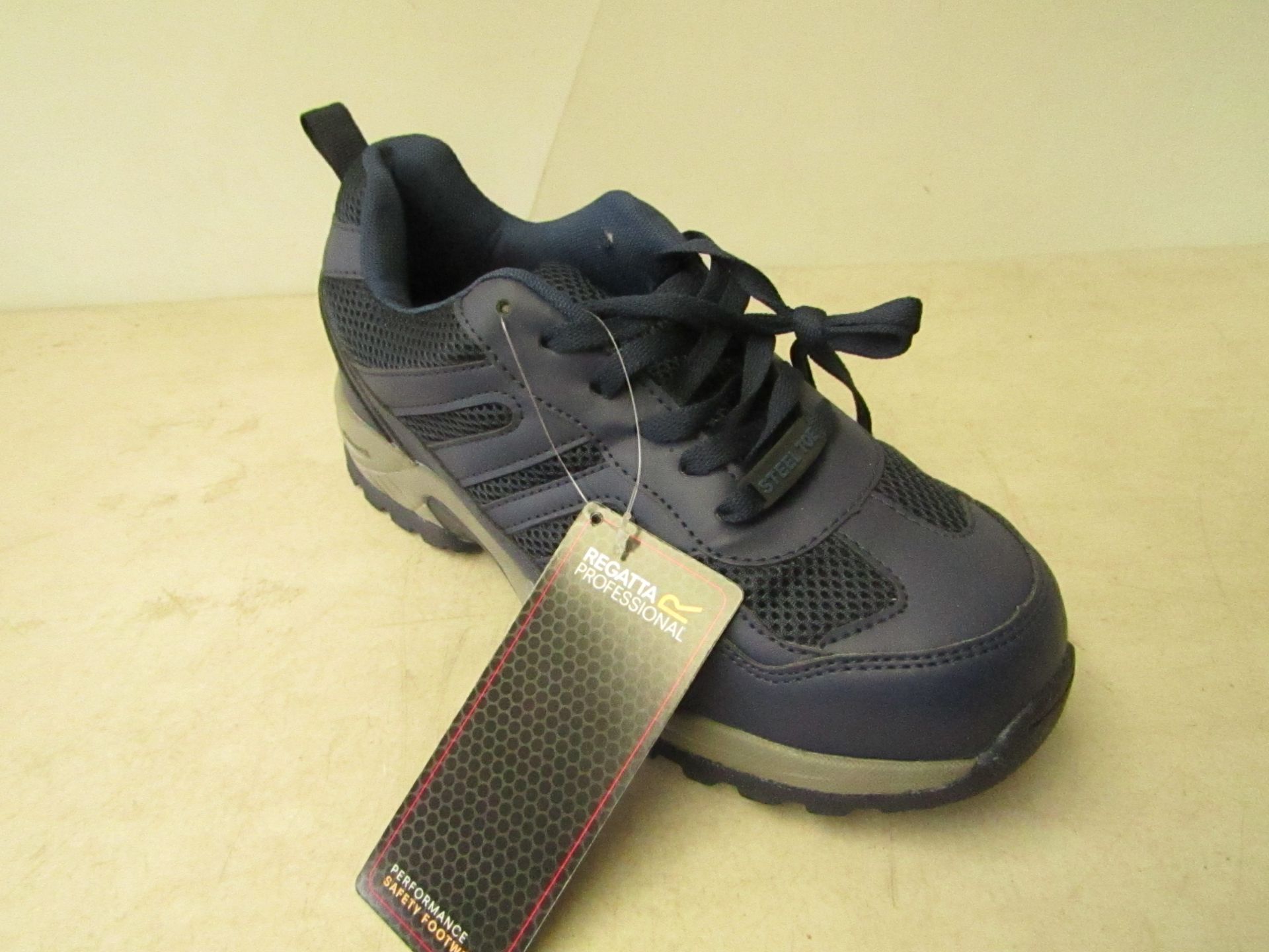 Regatta Professional StepLite safety trainers, size 10, new and boxed.