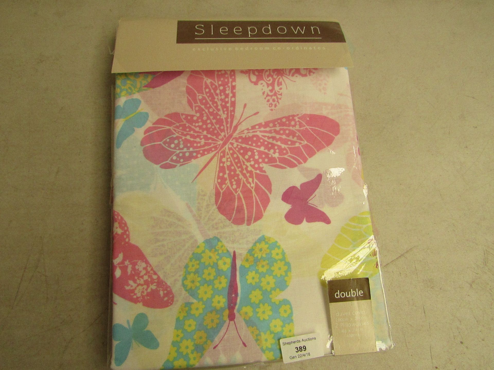 Sleepdown double duvet cover with 2x pillowcases, brand new and packaged. Please see picture for