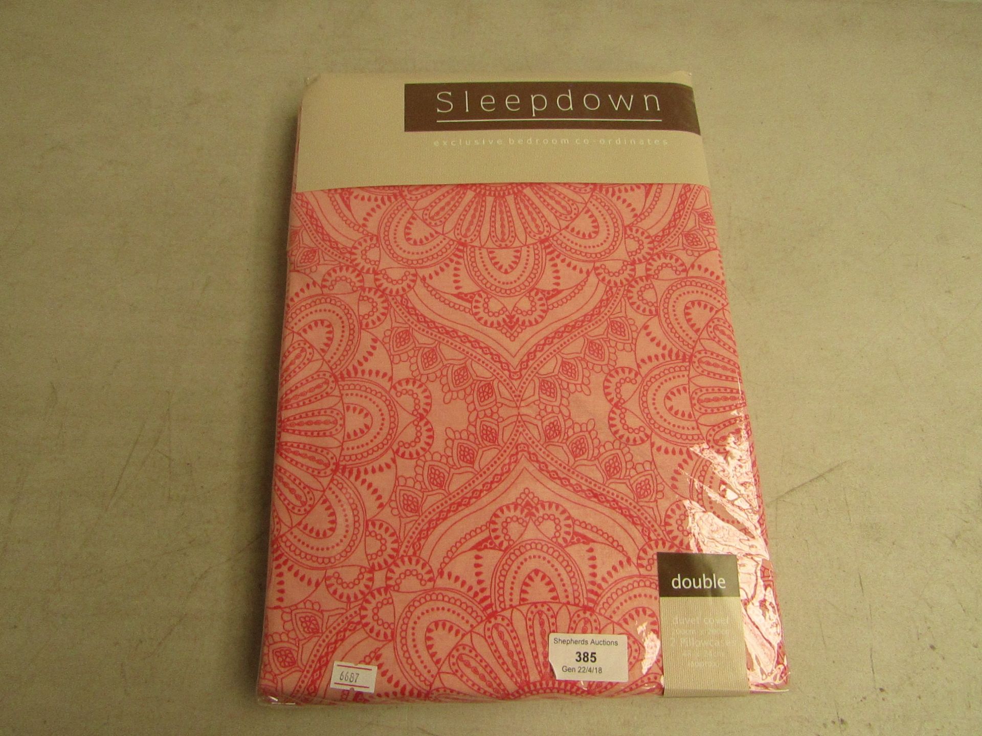 Sleepdown double duvet cover with 2x pillowcases, brand new and packaged. Please see picture for