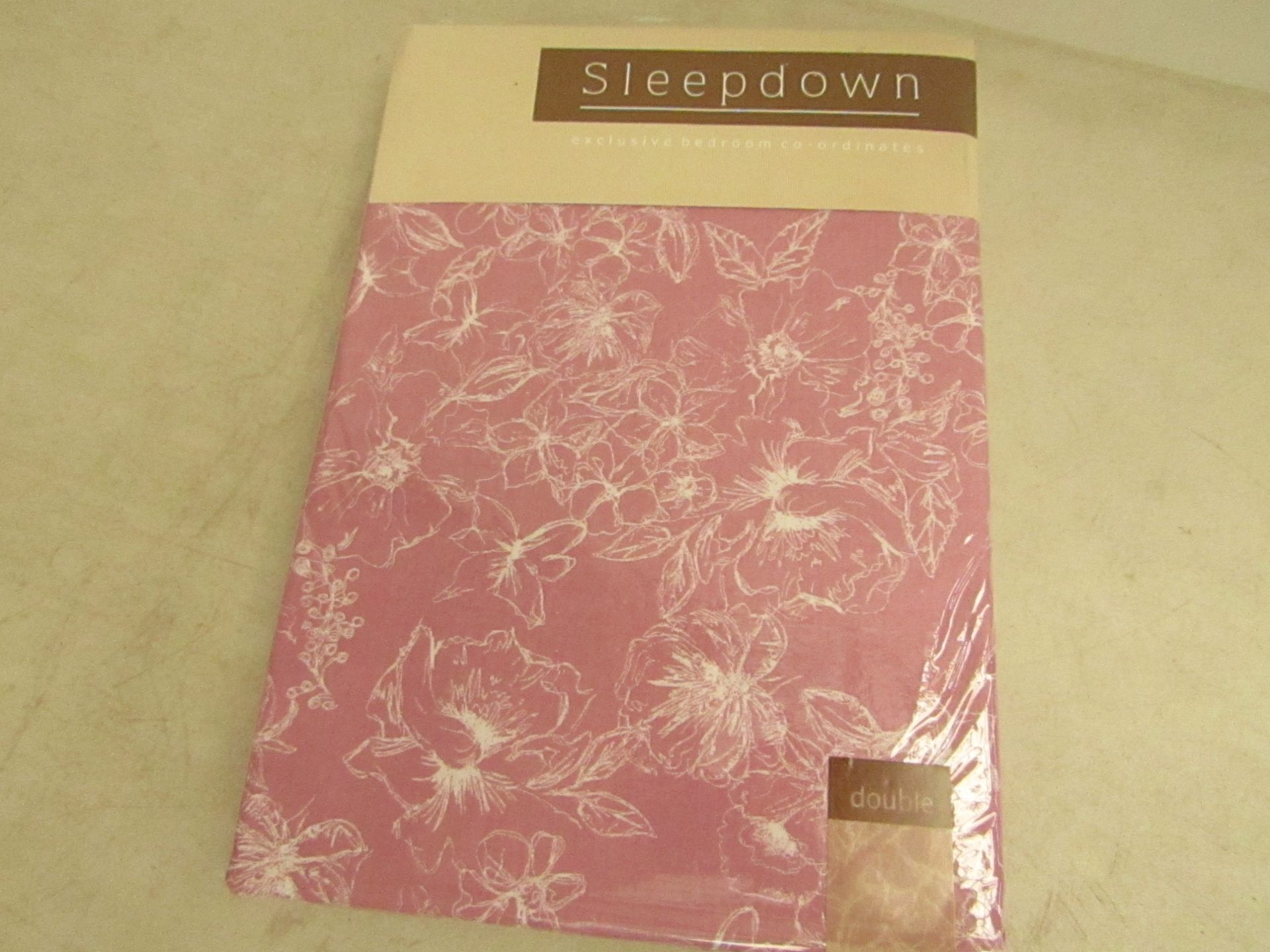 Sleepdown double duvet cover with 2x pillowcases, brand new and packaged. Please see picture for