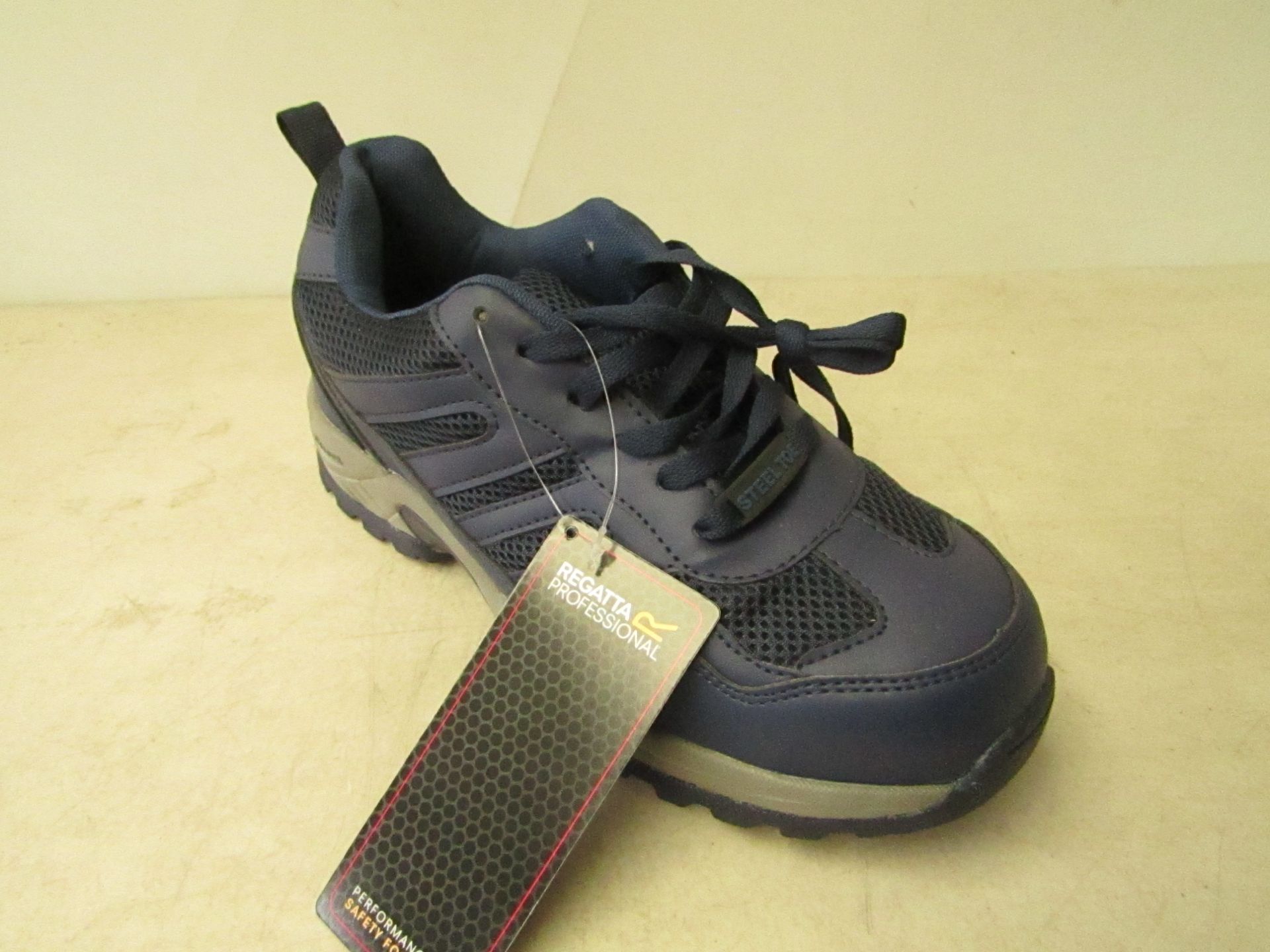 Regatta Professional StepLite safety trainers, size 9, new and boxed.